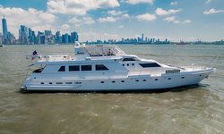 Justine yacht charter 