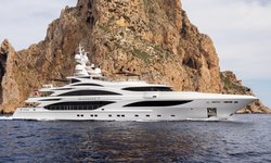 Illusion V yacht charter 