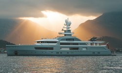 Cloudbreak yacht charter