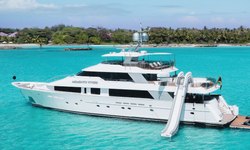 Memento Vivere yacht charter 
