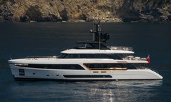 Legend yacht charter 