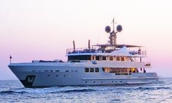 R23 yacht charter 