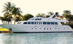 Beachfront yacht charter 