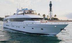 Two Seas yacht charter 