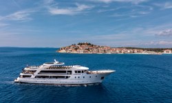 Karizma yacht charter 