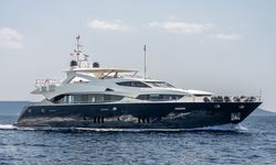 Arago yacht charter 