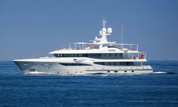 Papa yacht charter 