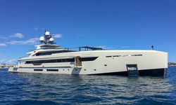 Vertige yacht charter 