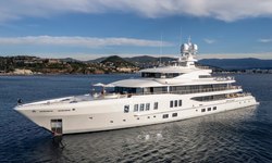 SYNTHESIS yacht charter 