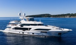 Happy Me yacht charter 