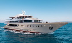 Queen Eleganza yacht charter 
