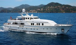 Fiorente yacht charter 