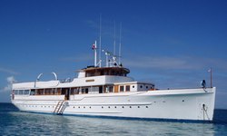 Mariner III yacht charter