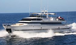 Illusions yacht charter 