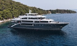 Lady Eleganza yacht charter 