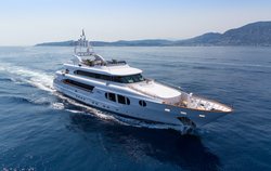Bina yacht charter