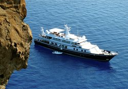 Wilamina yacht charter