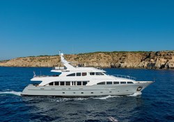 Loulou yacht charter