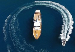 Heavenly Daze yacht charter