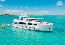 Curfew II yacht charter