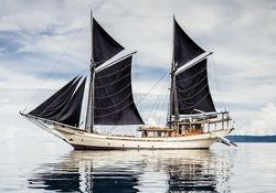 Silolona yacht charter