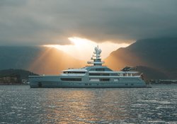 Cloudbreak yacht charter