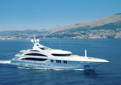 Mimi yacht charter