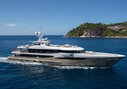 Amigos yacht charter