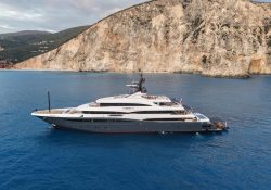 Starburst IV yacht charter