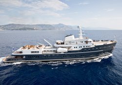 Aqua Lares yacht charter