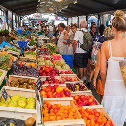 Place Des Lices Market Photo 36