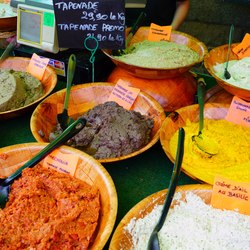 Place Des Lices Market Photo 18