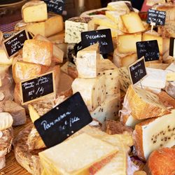 Place Des Lices Market Photo 39