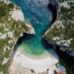 Stiniva Beach Photo 6