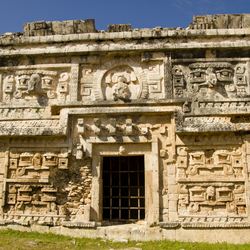Mayan ruins of Chichén Itza Photo 8
