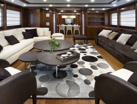 Luxury Motor Yacht SIMA Reduces Charter Rate 