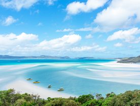 5 Reasons to Visit the Whitsunday Islands on a Luxury Yacht Charter
