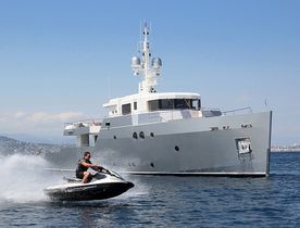 Luxury yacht SIEMPRE joins the charter fleet