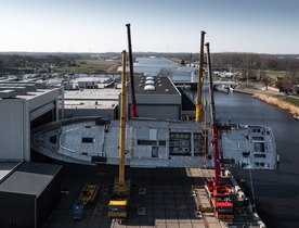 World’s Largest Sportsfisher Yacht, 52m ‘Project 406’, has her Hull Turned