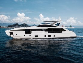 Debuting Azimut Grande 32 Metri sparkles at Cannes Yachting Festival 2018