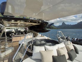 Celebrate Thanksgiving on board luxury yacht VANTAGE in the Bahamas