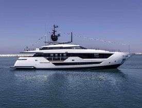 Superyacht ÉTOILE: Custom Line launches their new shining star