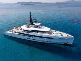 First Look: Columbus charter yacht ACQUA CHIARA unveils first interior images