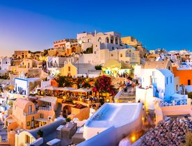 Five Reasons to Visit Santorini on a Luxury Yacht Charter