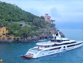 VIDEO: Superyacht ‘Lady S’ enjoys the waters of Portofino
