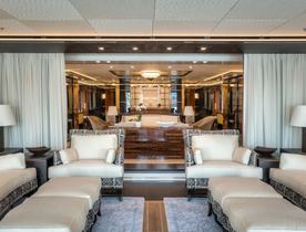 Icon Luxury Yacht ‘Party Girl’ Offers Special Introductory Rate over the Holidays