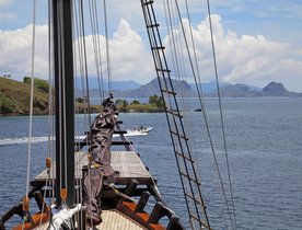 Sailing Yacht ‘Dunia Baru’ Reveals New Year’s Availability in Indonesia