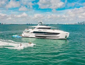 Join 33M Horizon motor yacht FREEDOM on an idyllic Caribbean yacht charter