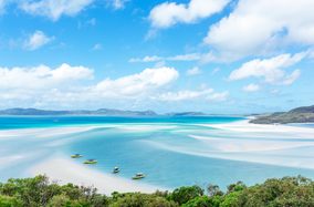 5 Reasons to Visit the Whitsunday Islands on a Luxury Yacht Charter