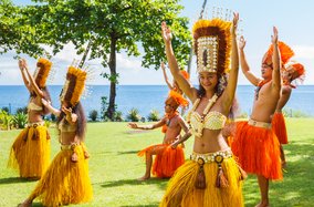 How to choose a South Pacific island for your luxury yacht charter 